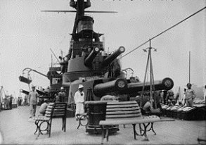 310px-Deck_scene_aboard_Minas_Geraes