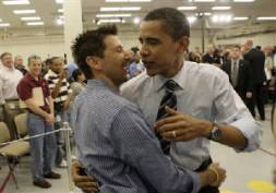 obama-gay-hug