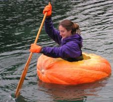 woman-pumpkin boat