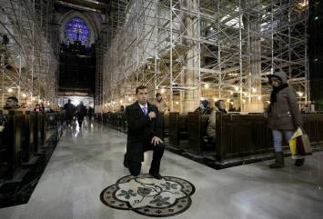 genuflecting St pats